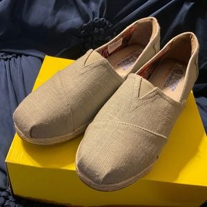 NWOT Taupe Tan Beige Skechers BOBS Memory Foam Slip On Espadrilles Women’s 8 1/2